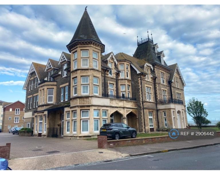 Flat Marine Parade East in Clacton-on-Sea