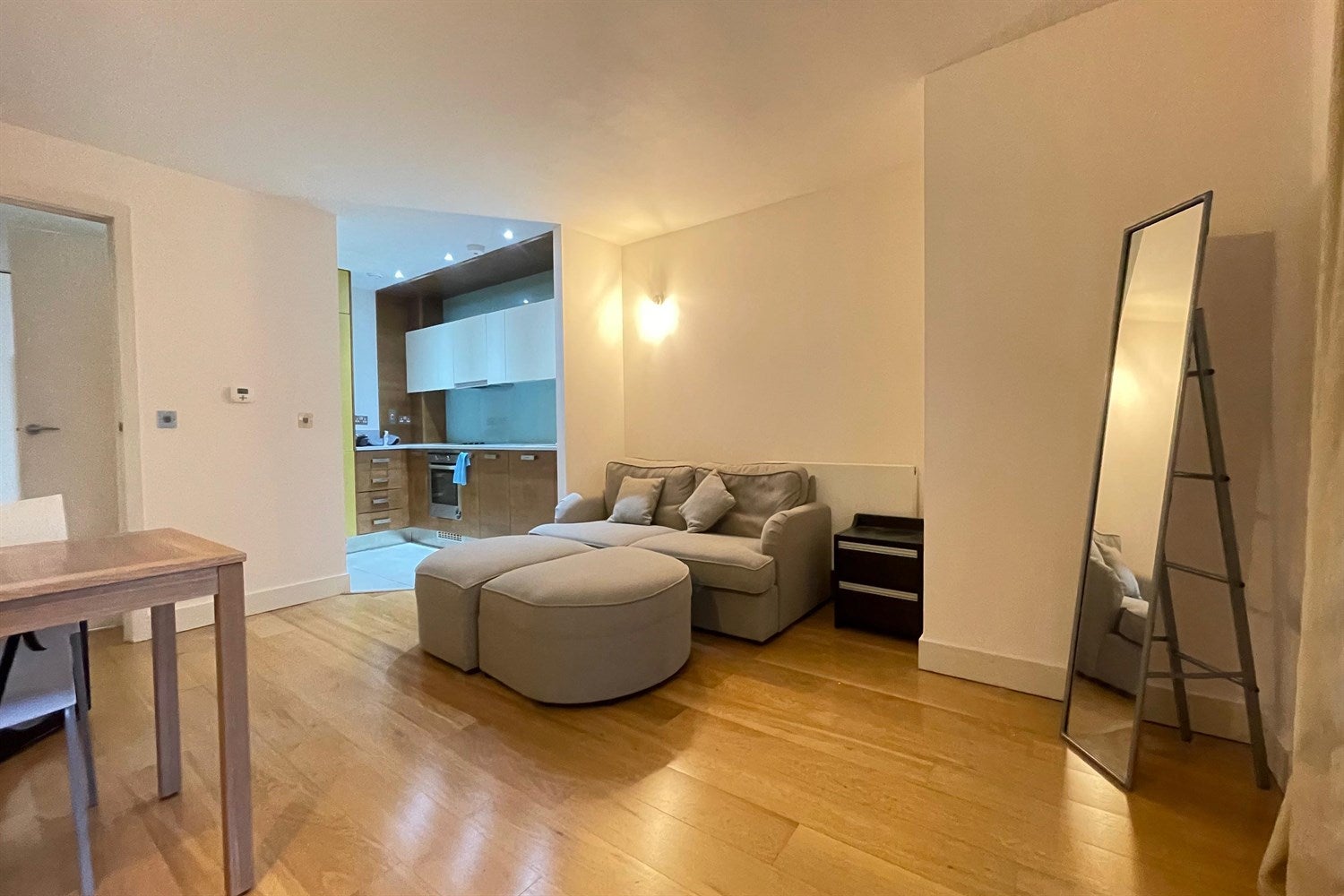 Flat Gifford Street in Greater London