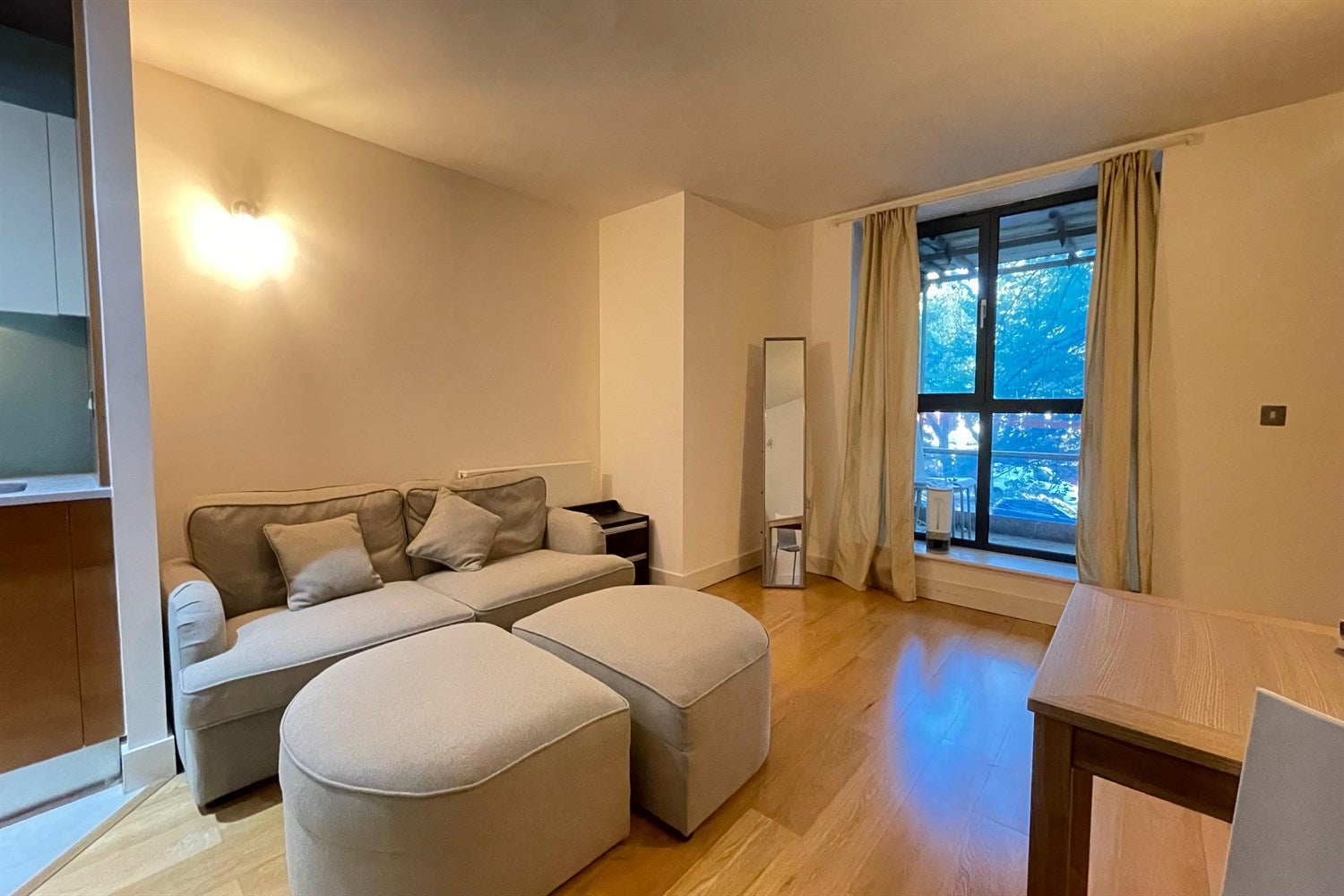 Flat Gifford Street in Greater London