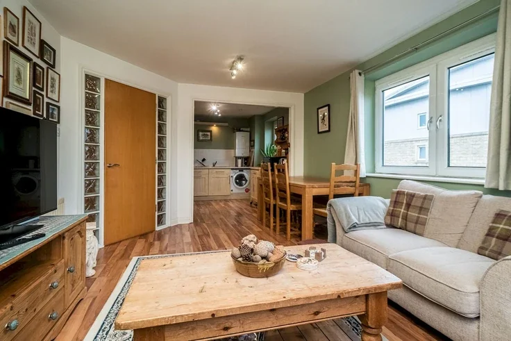 Flat Pilrig Street in City of Edinburgh