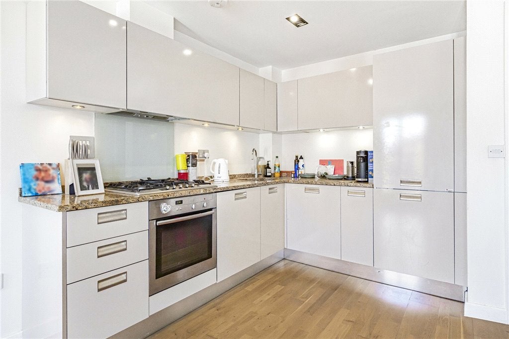 Flat Enfield Road in Greater London