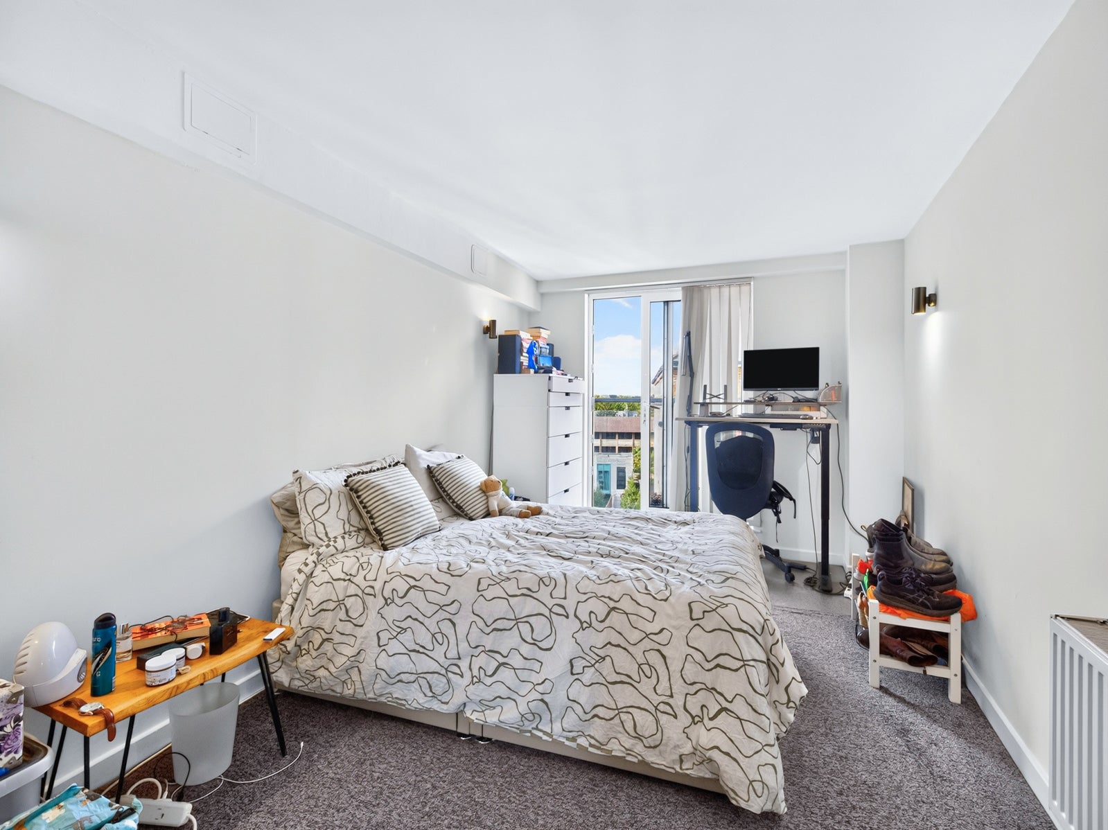Flat Enfield Road in Greater London