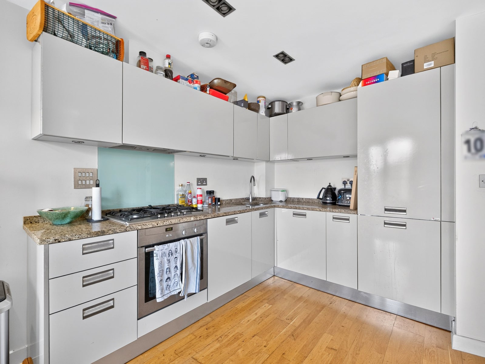 Flat Enfield Road in Greater London