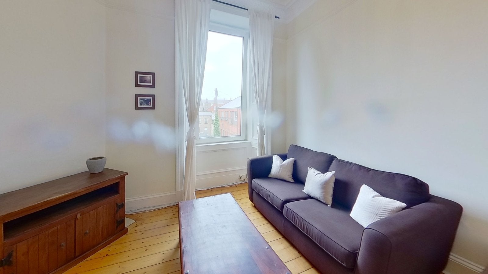 Flat Iona Street in City of Edinburgh