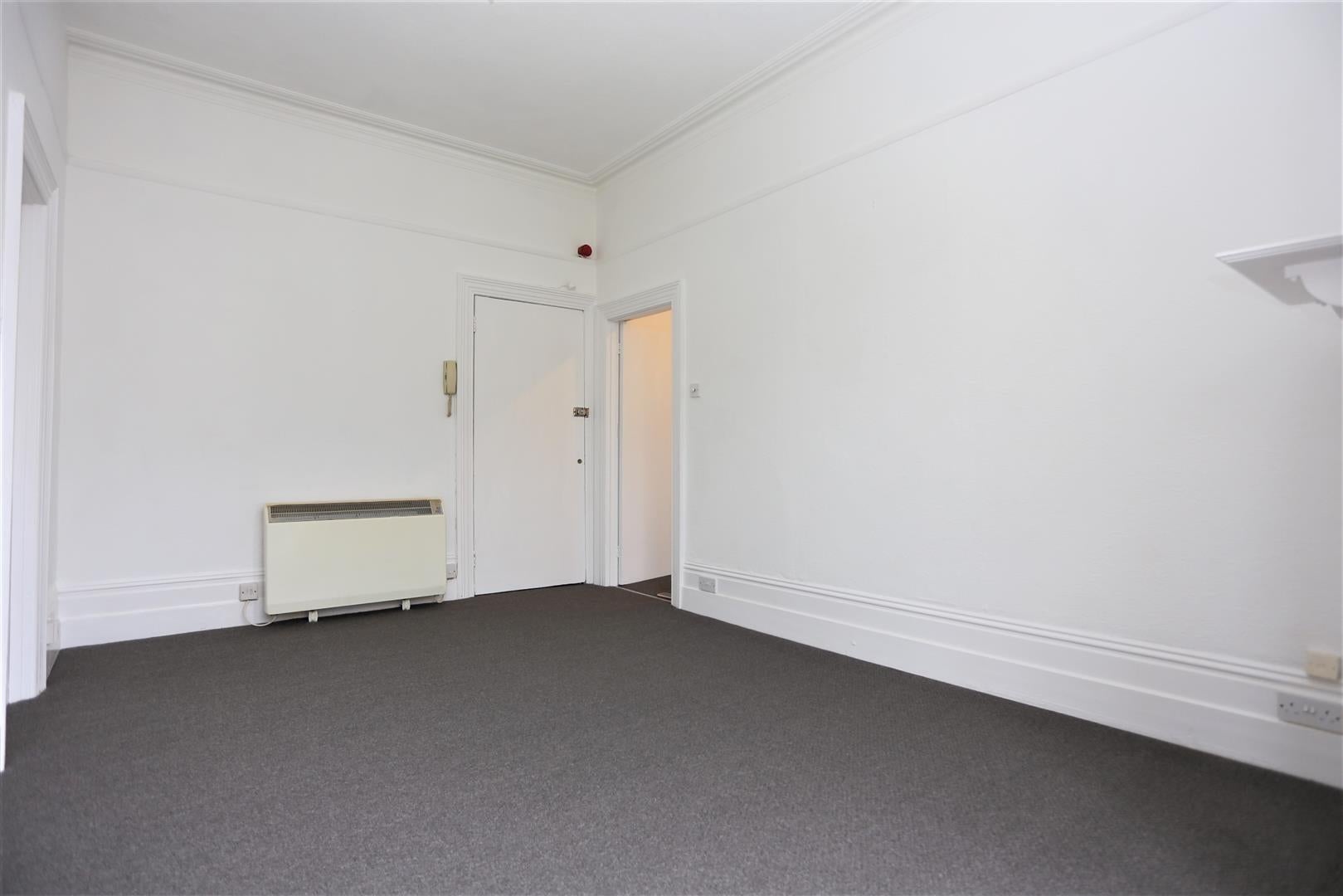 Flat Tisbury Road in Portslade by Sea