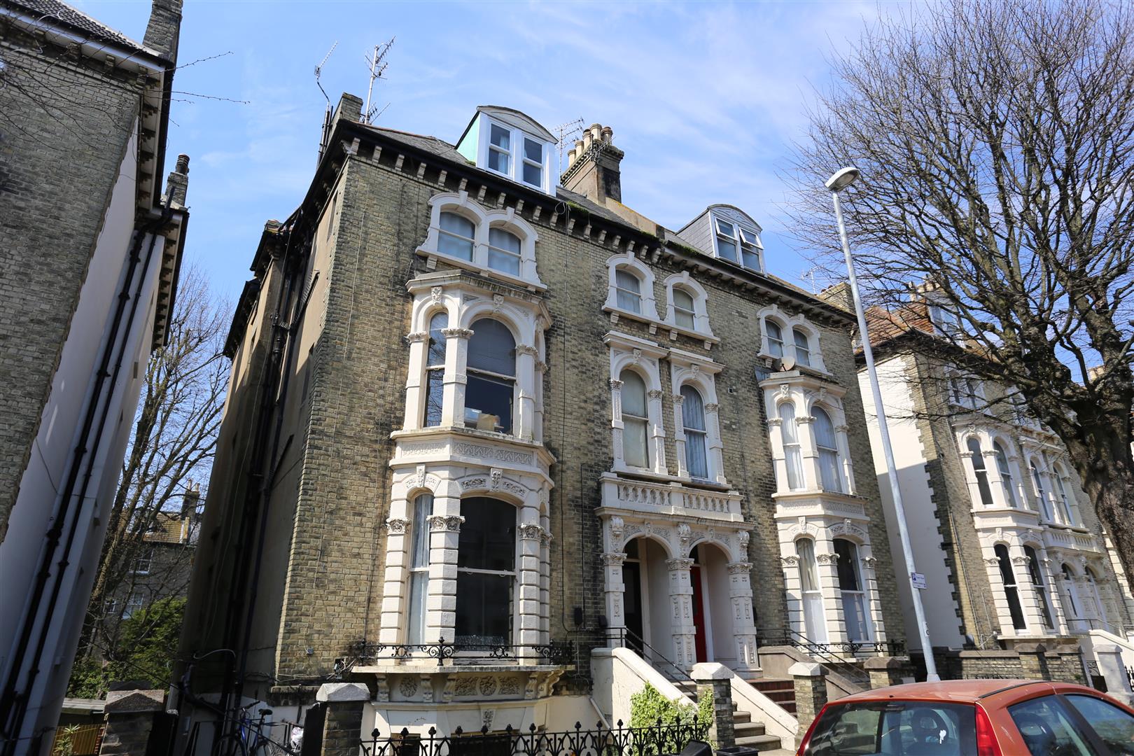 Flat Tisbury Road in Portslade by Sea