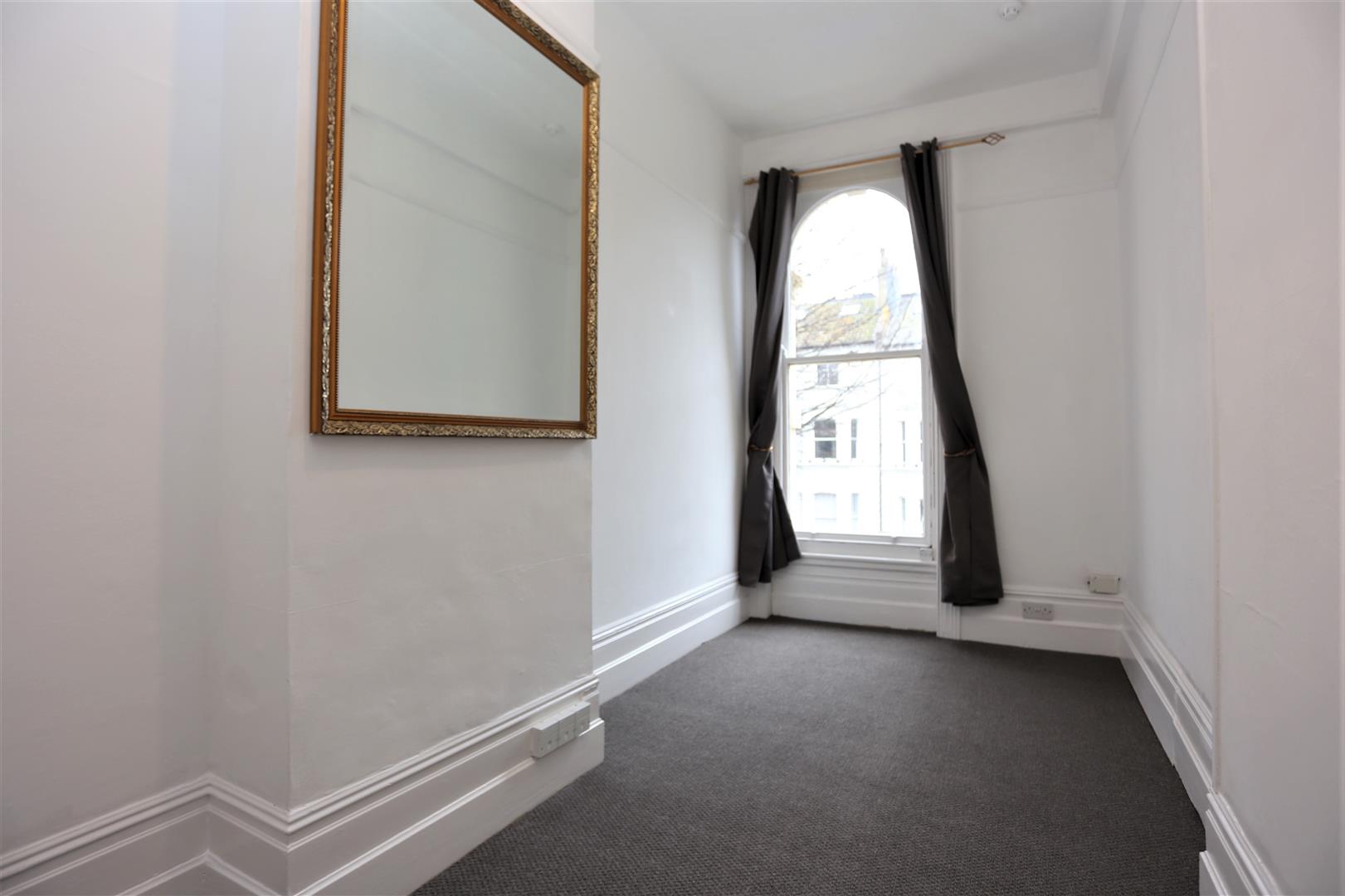 Flat Tisbury Road in Portslade by Sea