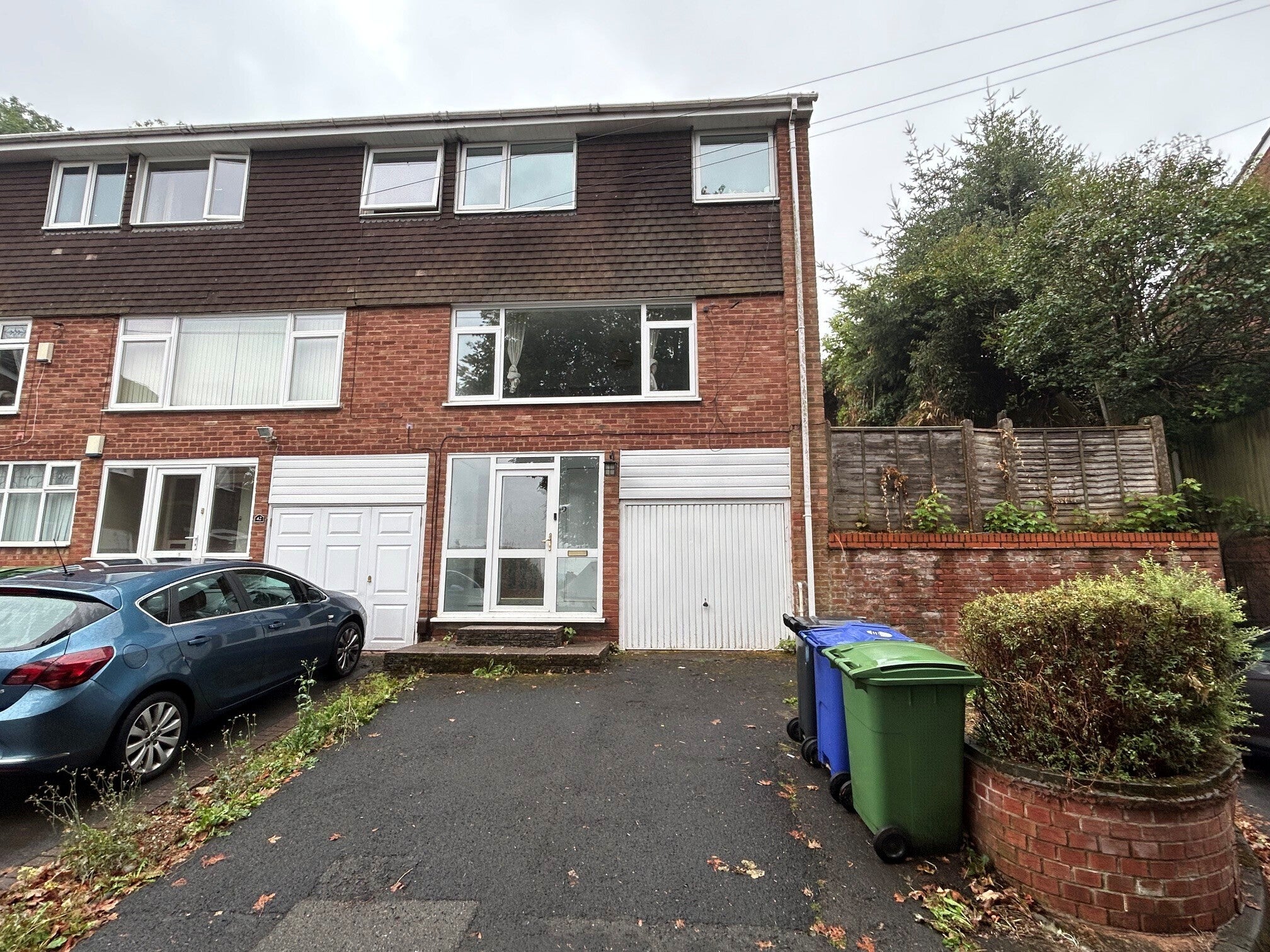 House Loughton Grove in Dudley