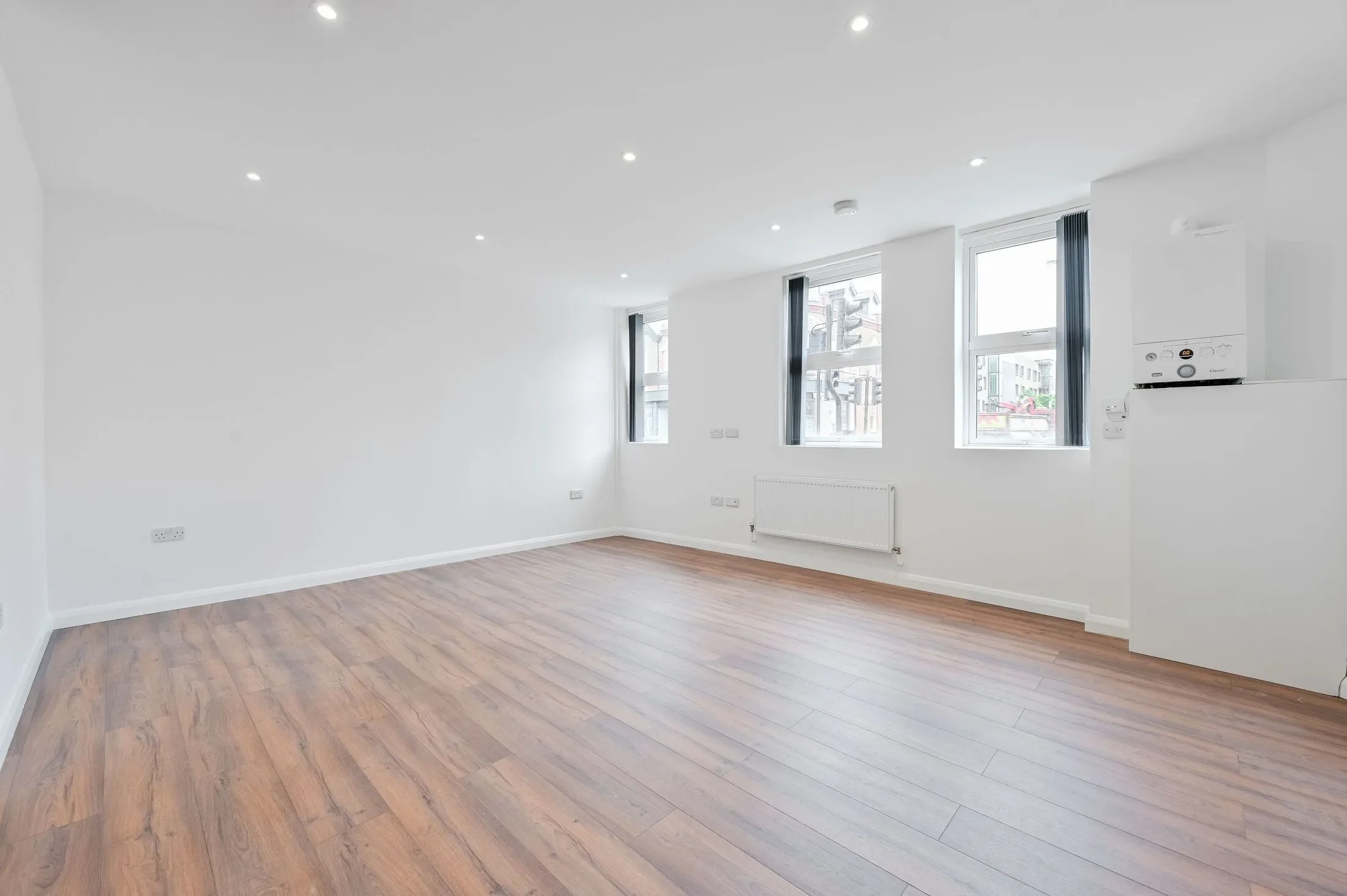 Flat Brownhill Road in Greater London