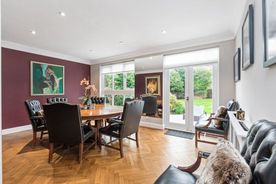 House Laurino Place in Hertsmere
