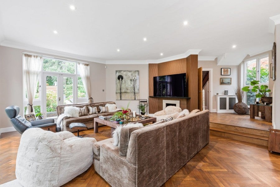 House Laurino Place in Hertsmere