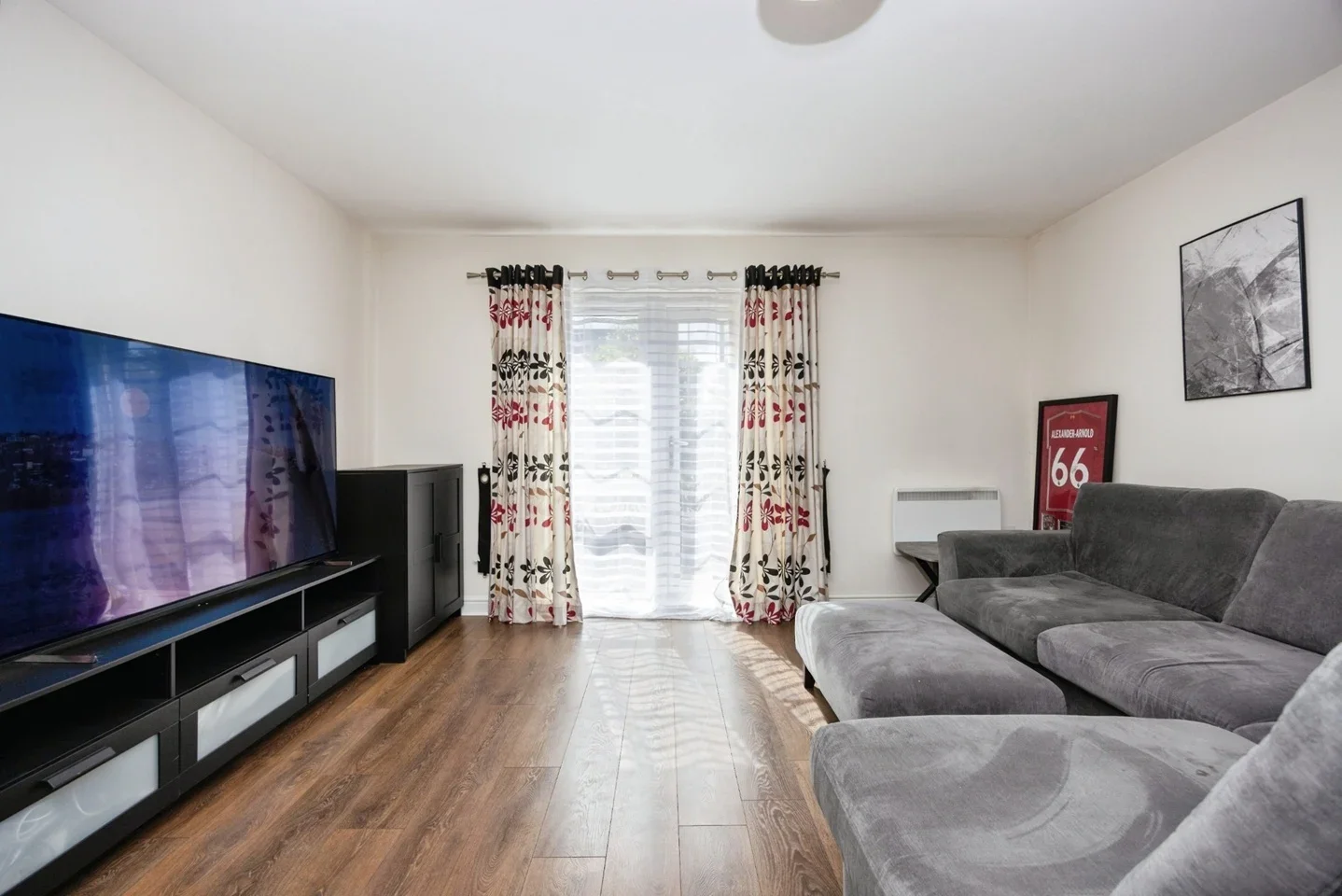 Flat Wallis Square in Rushmoor