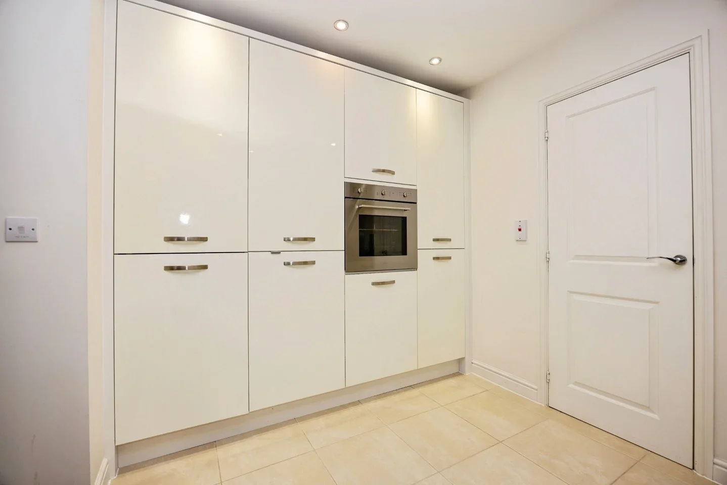 Flat Wallis Square in Rushmoor