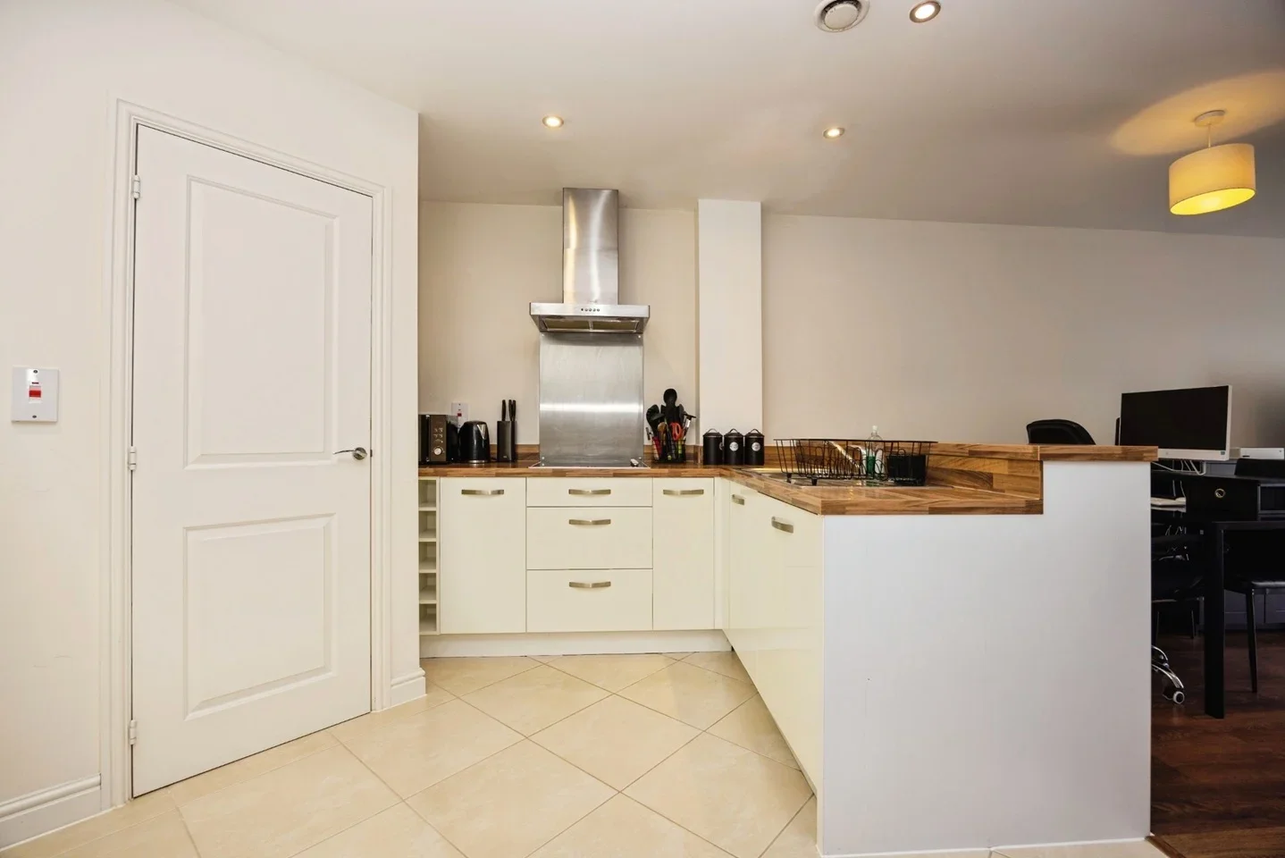 Flat Wallis Square in Rushmoor