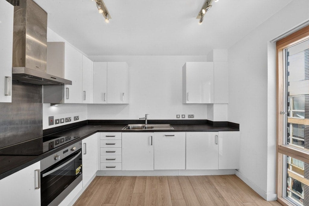 Flat Rathbone Street in Greater London