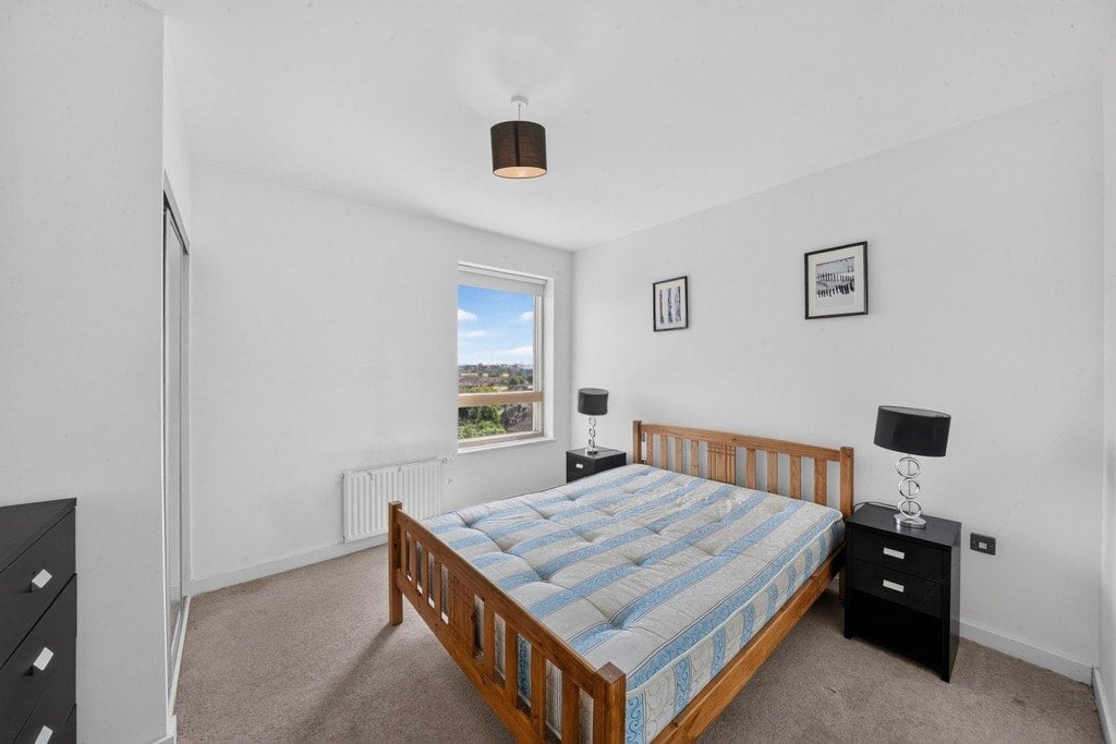 Flat Rathbone Street in Greater London