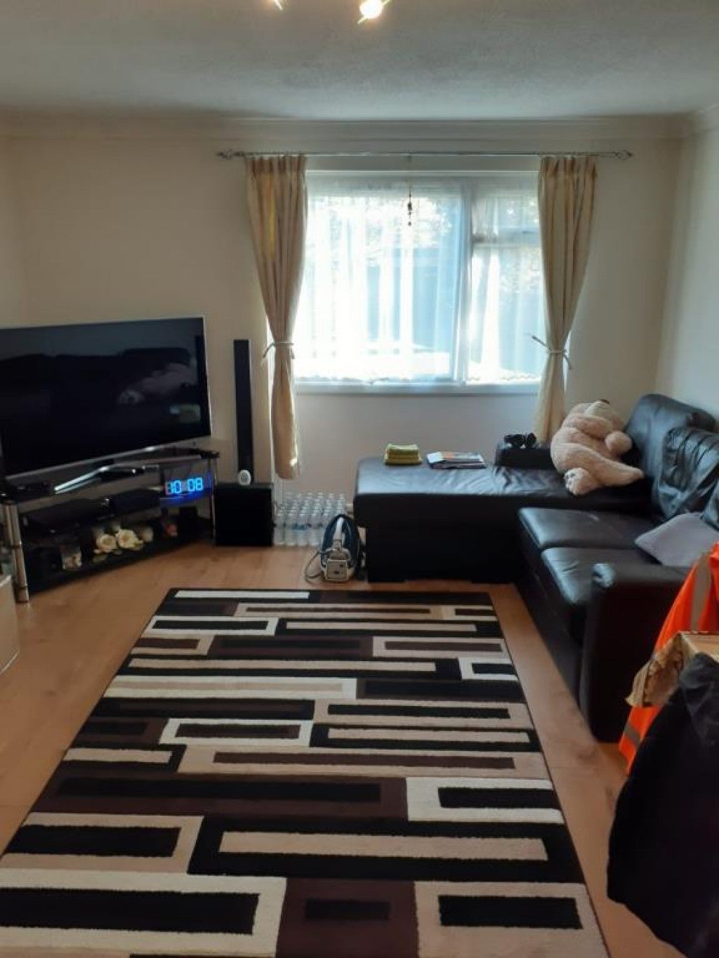 Flat Annette Close in Greater London