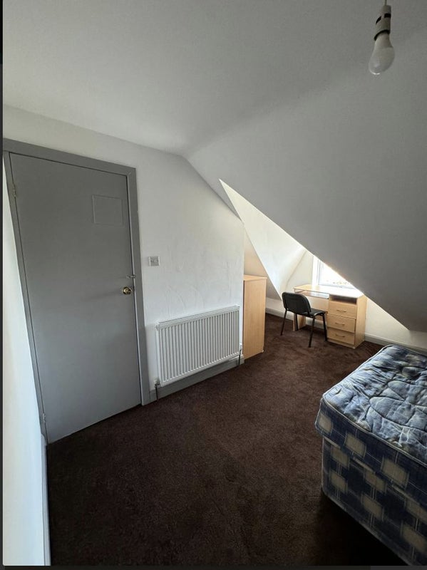 Room Oak Tree Lane in Birmingham