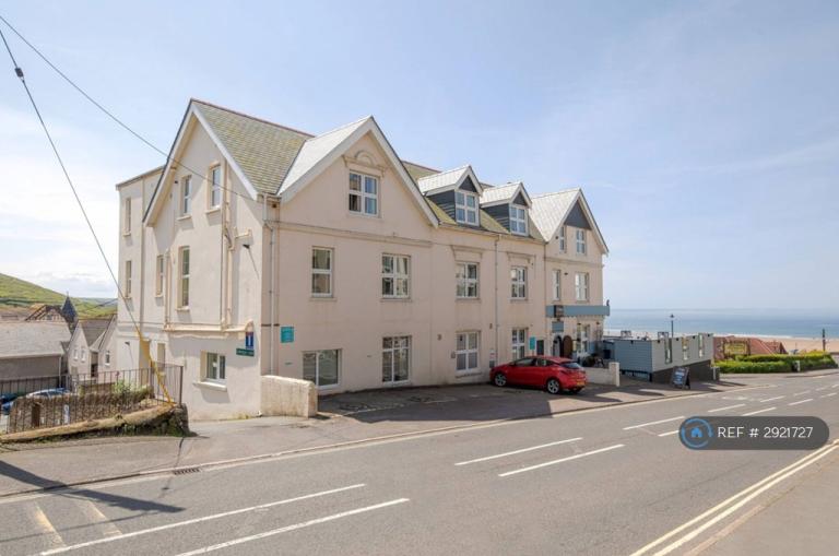 Room Beach Road in North Devon
