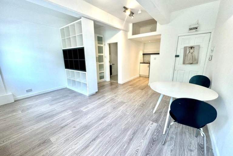 Flat Hornsey Street in Greater London
