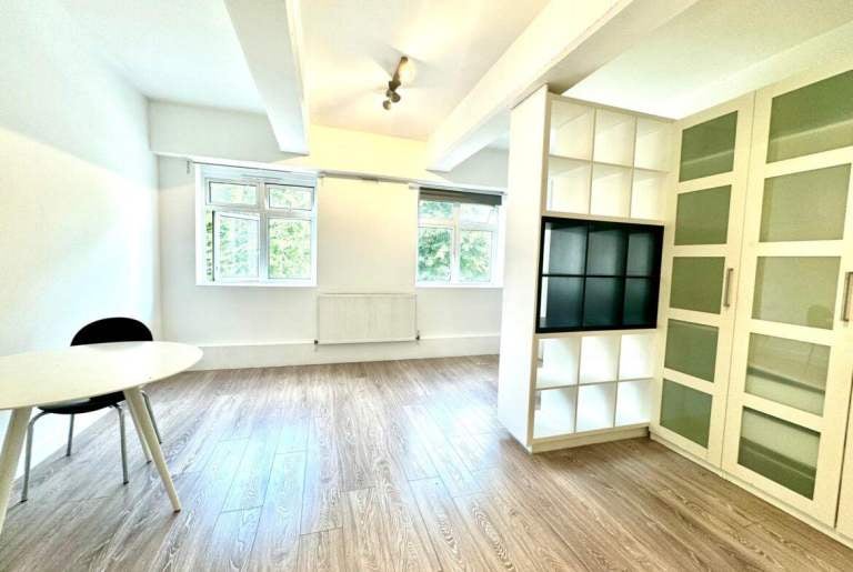 Flat Hornsey Street in Greater London
