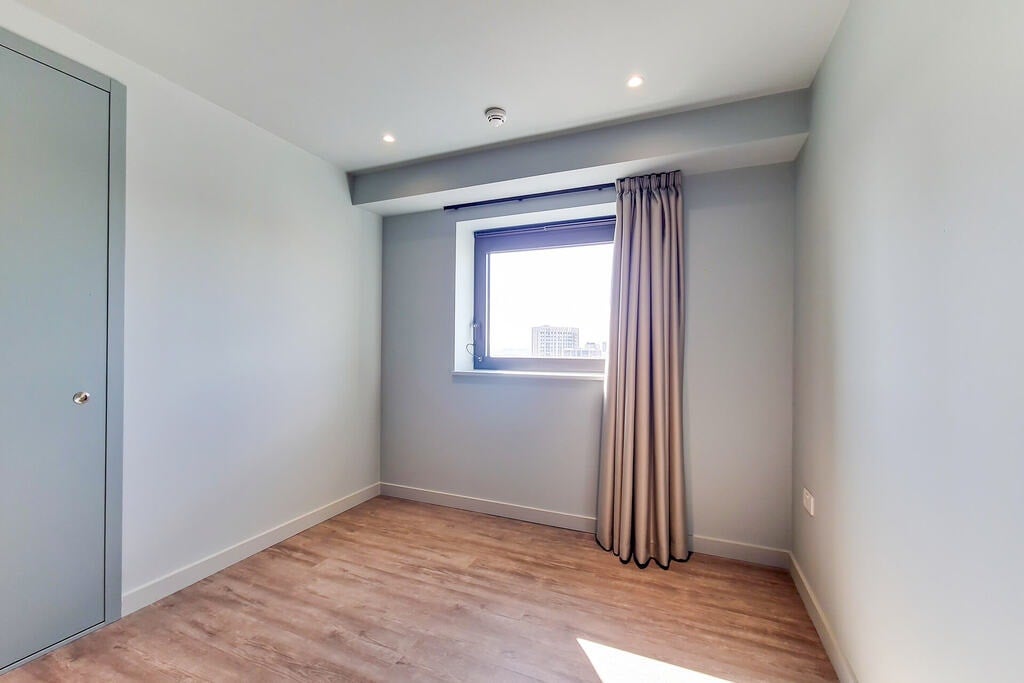 Flat Empire Way in Greater London
