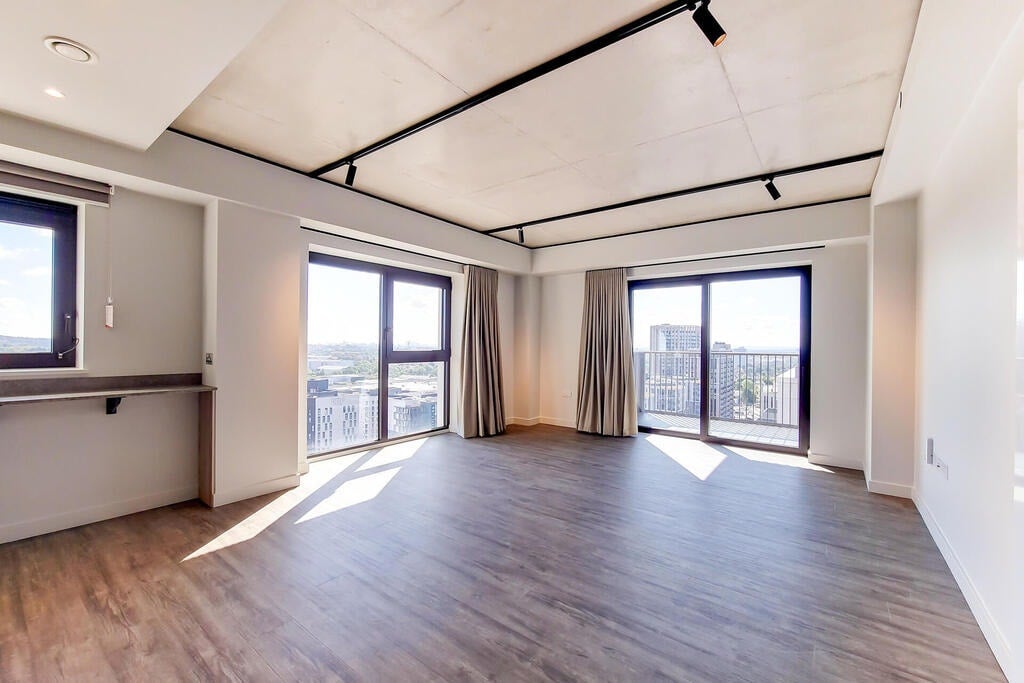 Flat Empire Way in Greater London