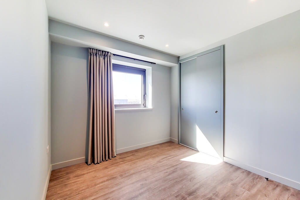 Flat Empire Way in Greater London