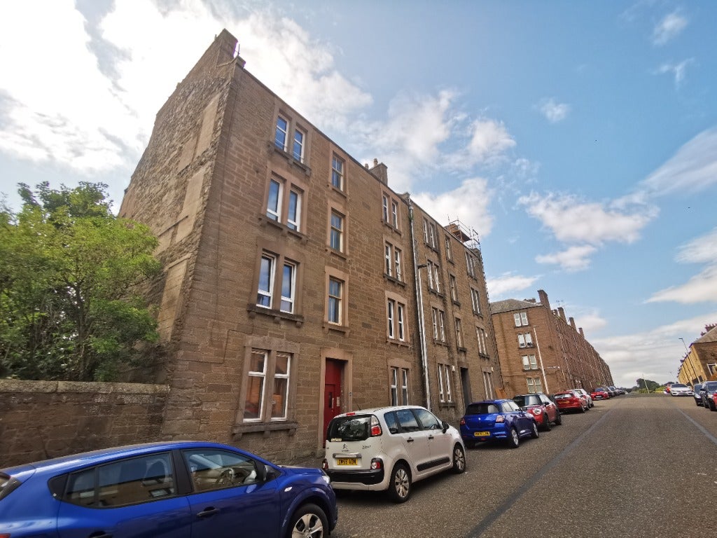 Flat Pitfour Street in Dundee