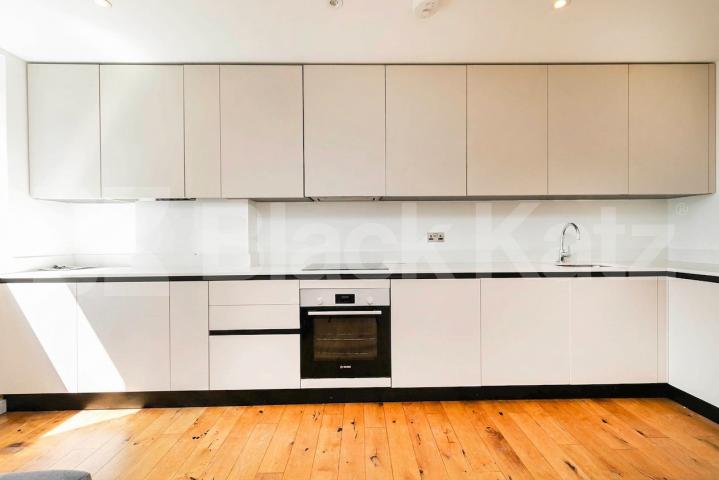 Flat Iverson Road in Greater London