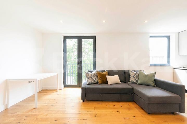 Flat Iverson Road in Greater London