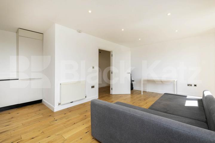 Flat Iverson Road in Greater London
