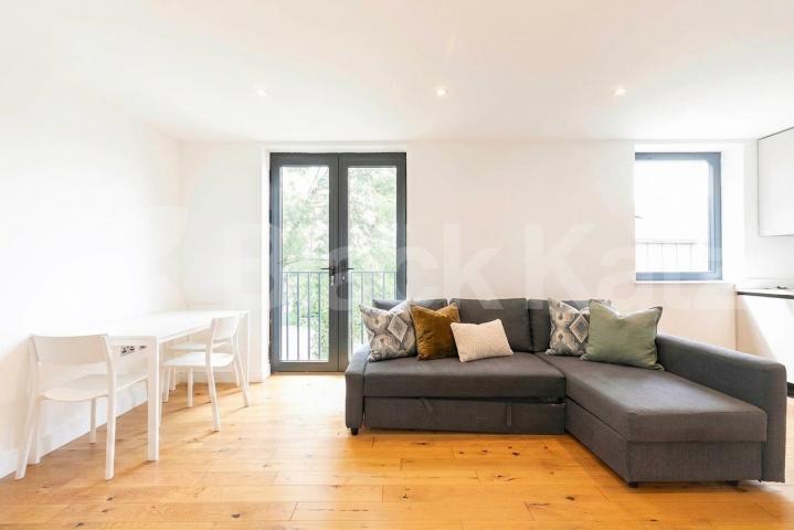 Flat Iverson Road in Greater London