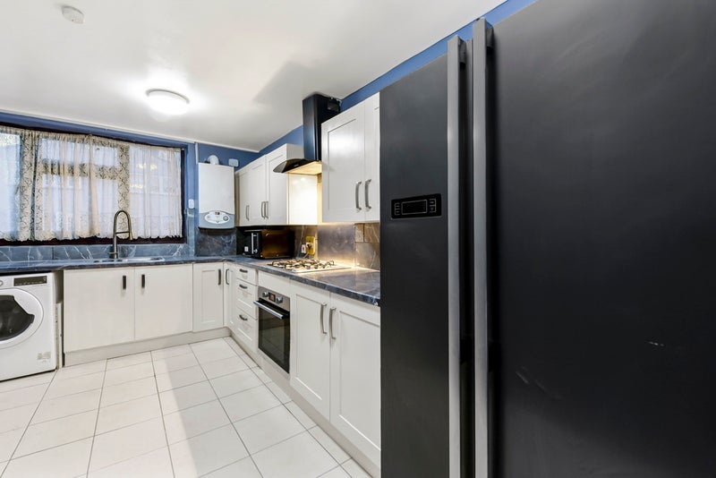 Room Turnpike Close in Greater London