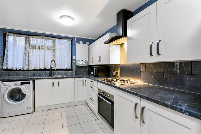 Room Turnpike Close in Greater London