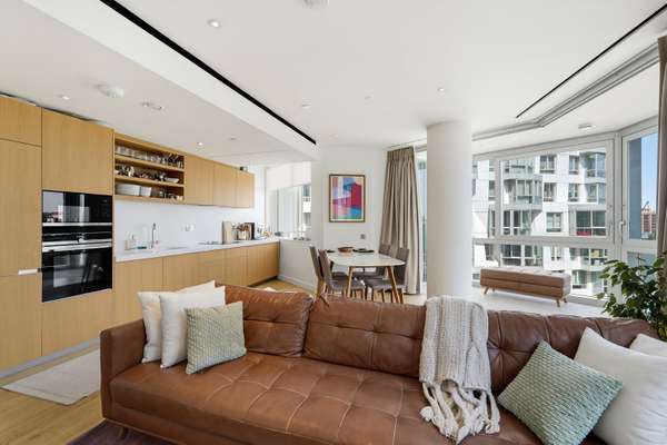 Flat Prospect Way in Greater London