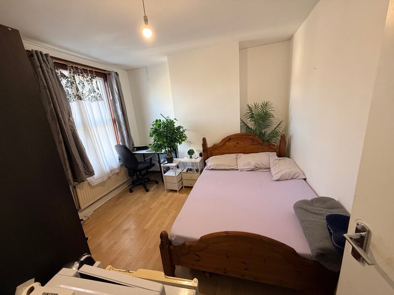 Room Saxon Road in Greater London