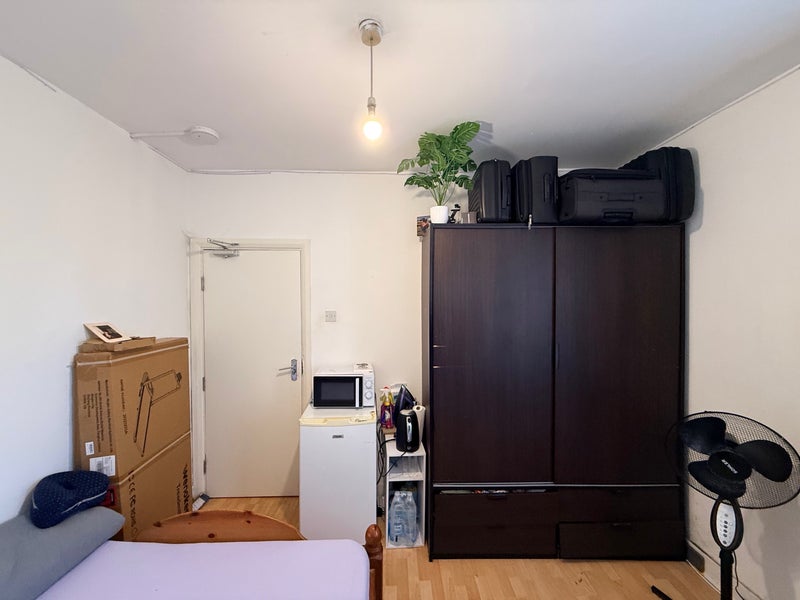 Room Saxon Road in Greater London
