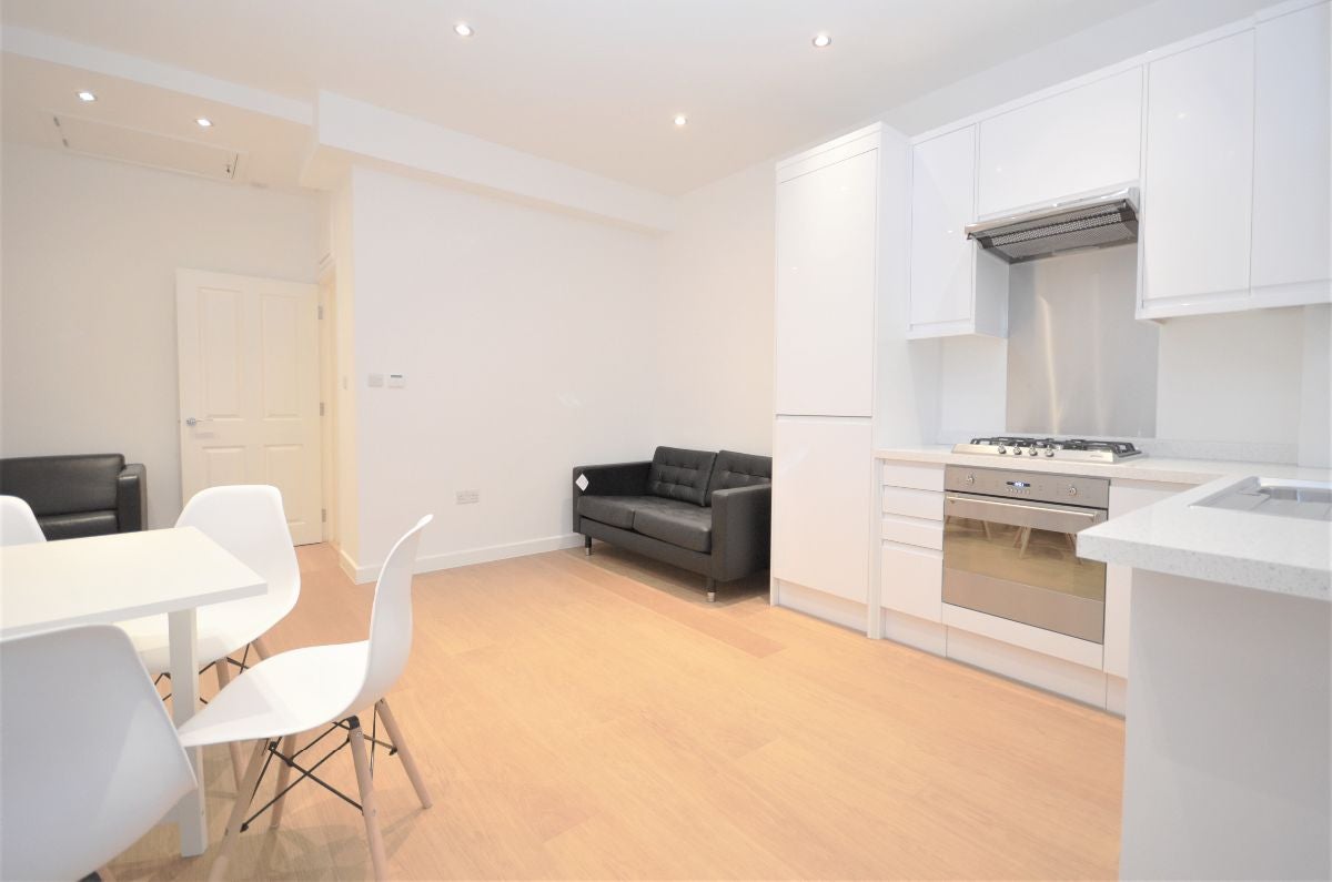 Flat Churchfield Road in Greater London