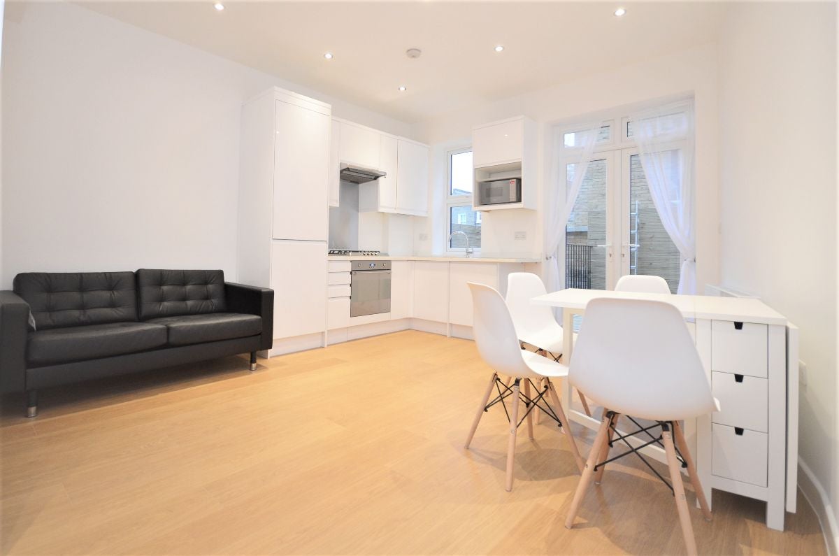 Flat Churchfield Road in Greater London