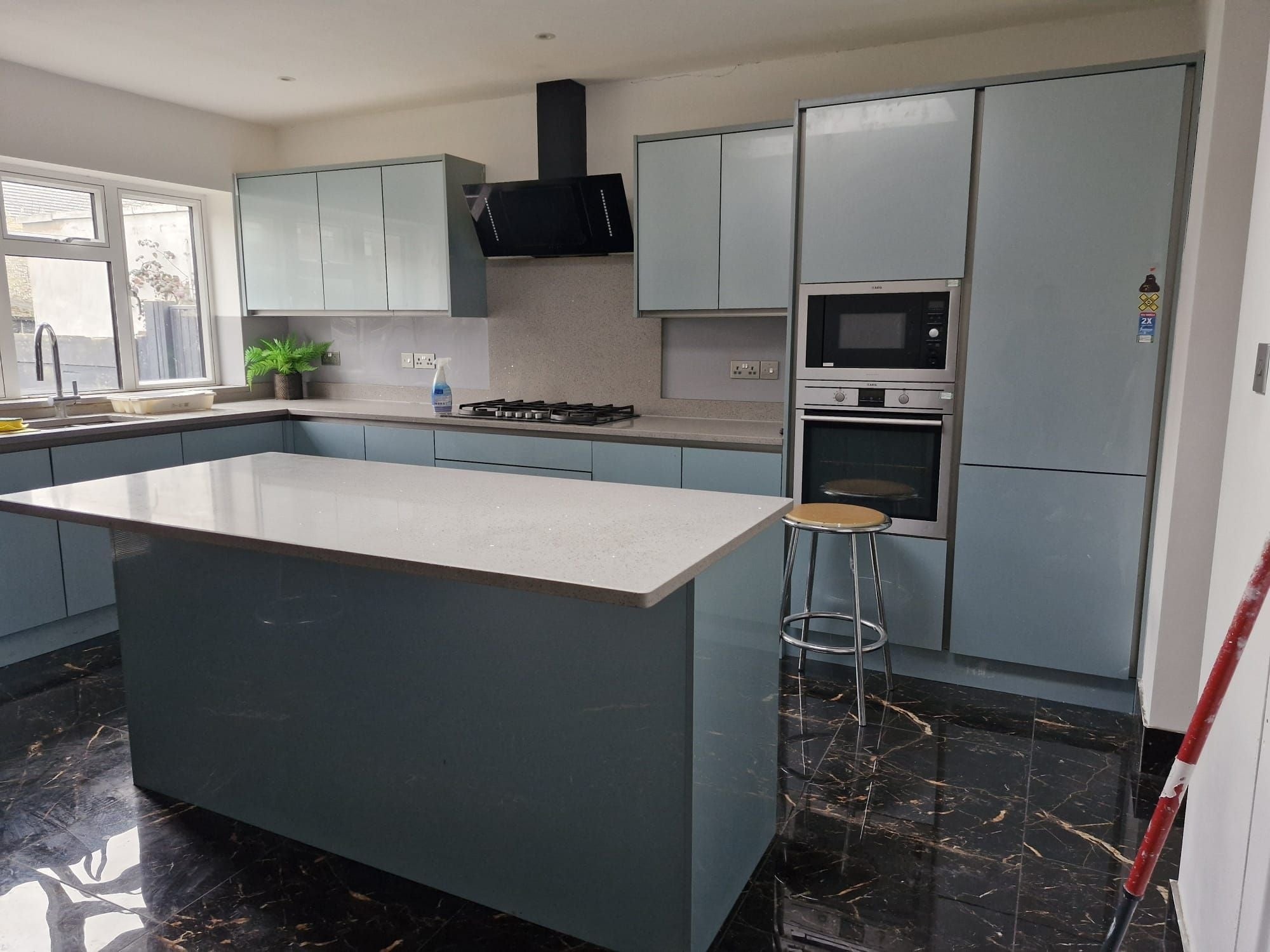 Flat Woodmansterne Road in Greater London
