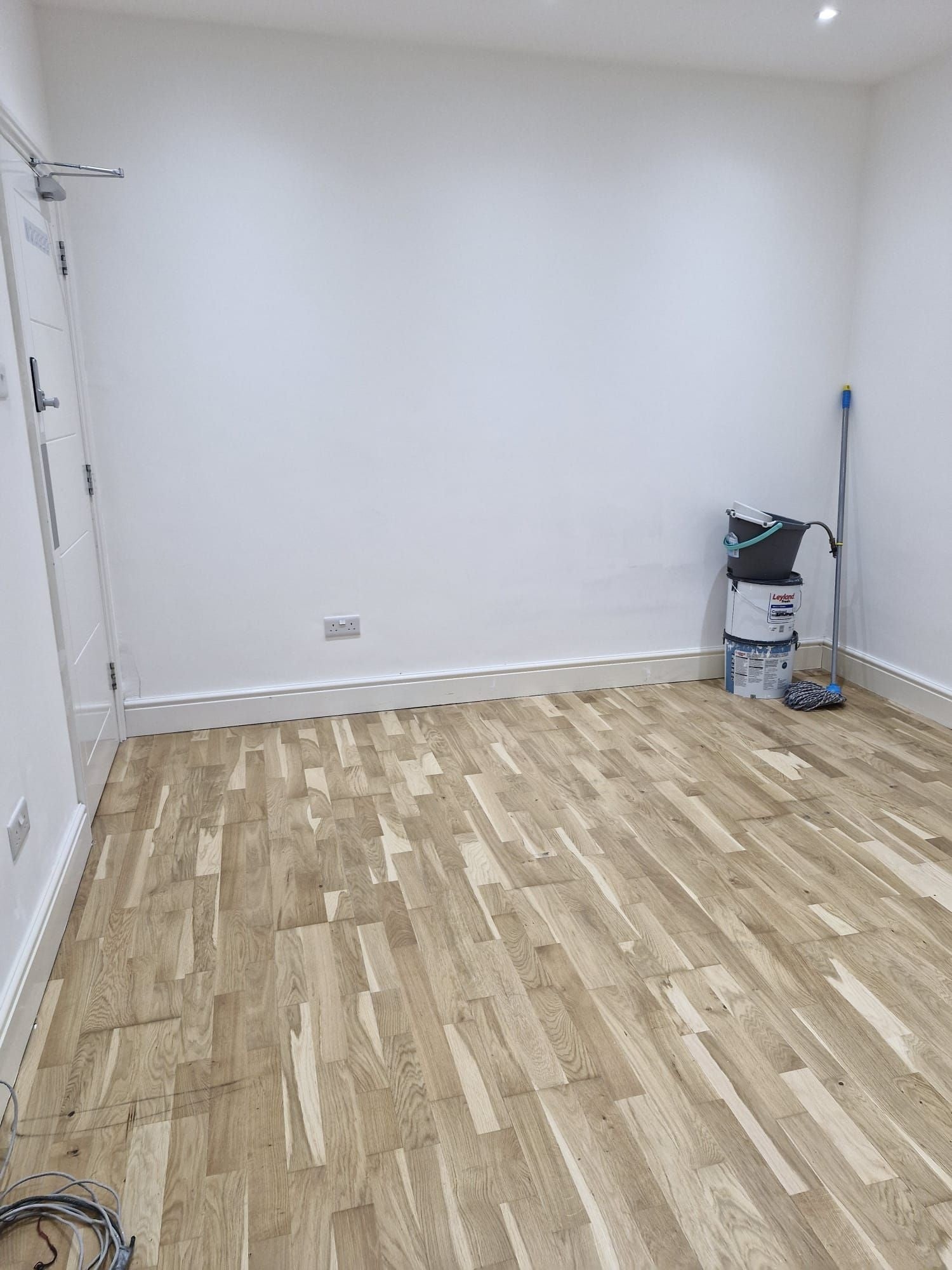 Flat Woodmansterne Road in Greater London