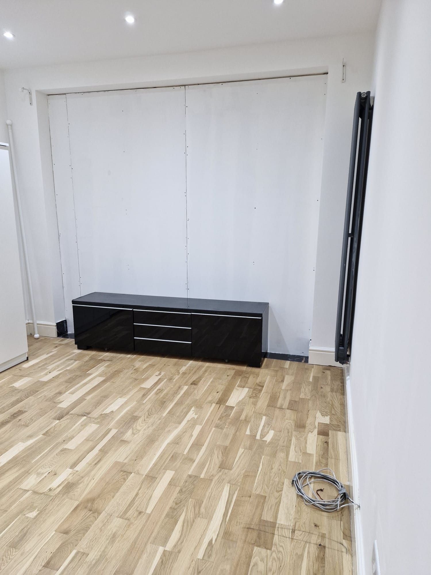 Flat Woodmansterne Road in Greater London