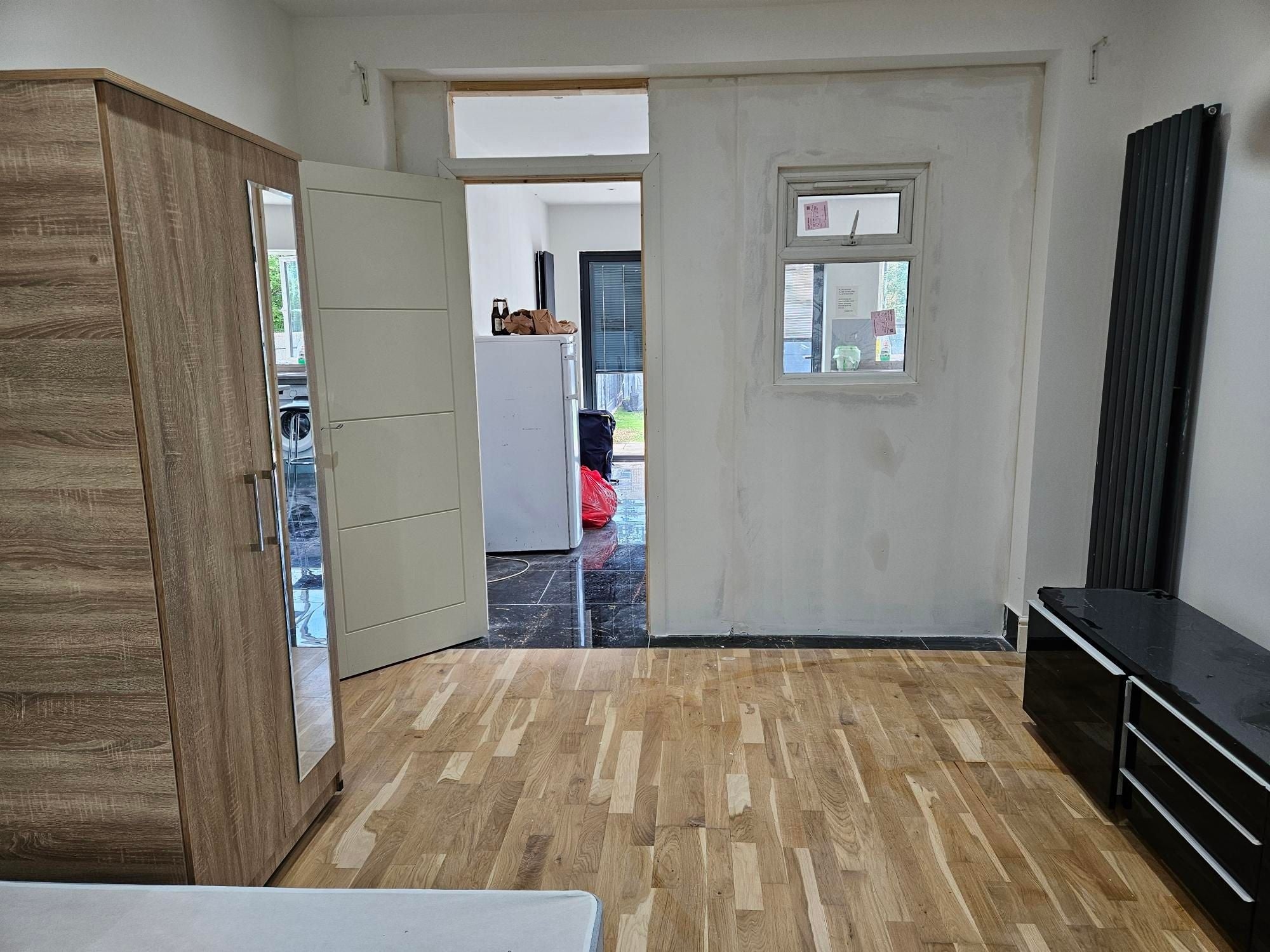 Flat Woodmansterne Road in Greater London