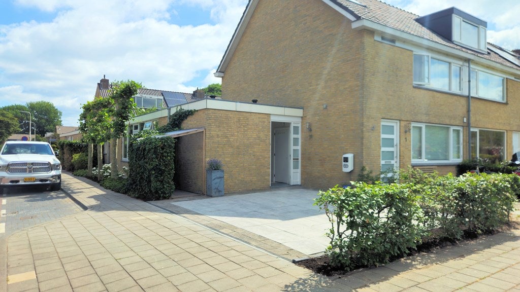 Huis Hellendaalstraat 1 A in Aalsmeer