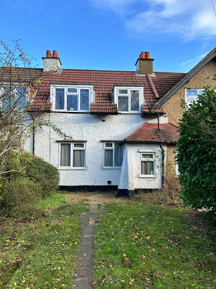 House Gander Green Lane in Greater London