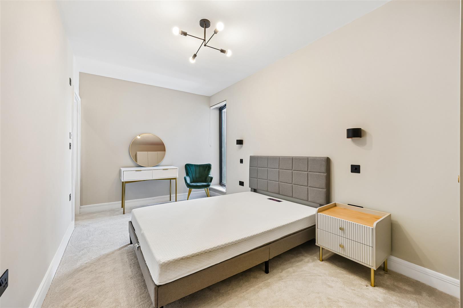 Flat Nursery Road in Greater London