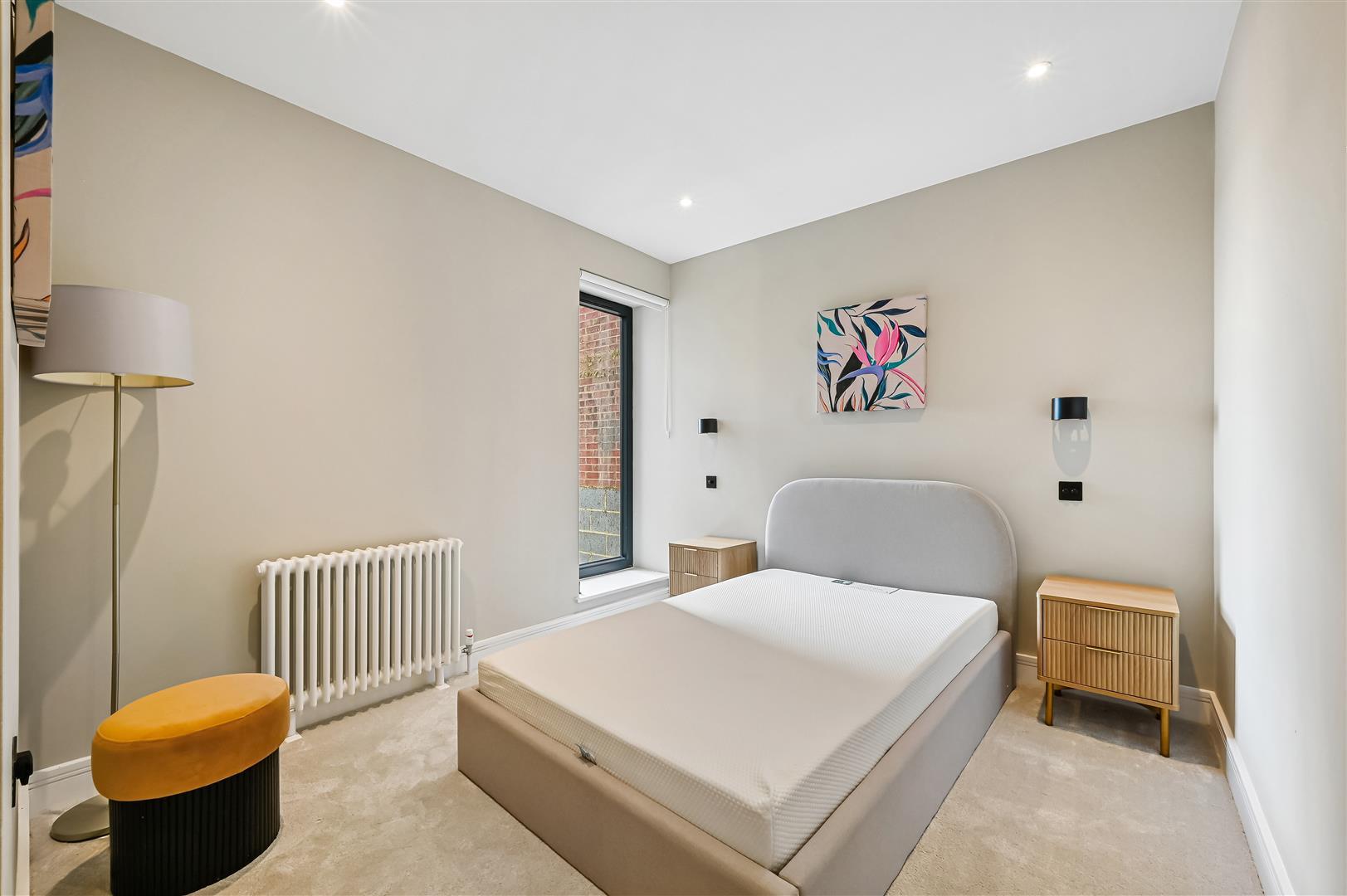 Flat Nursery Road in Greater London