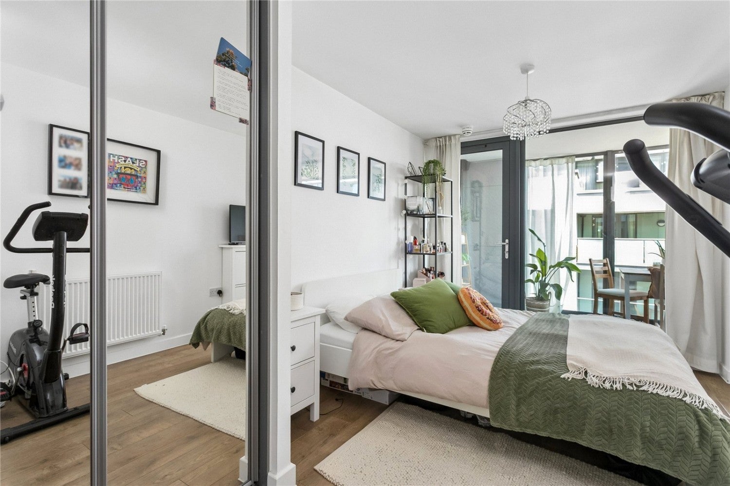 Flat Rosebay Drive in Greater London