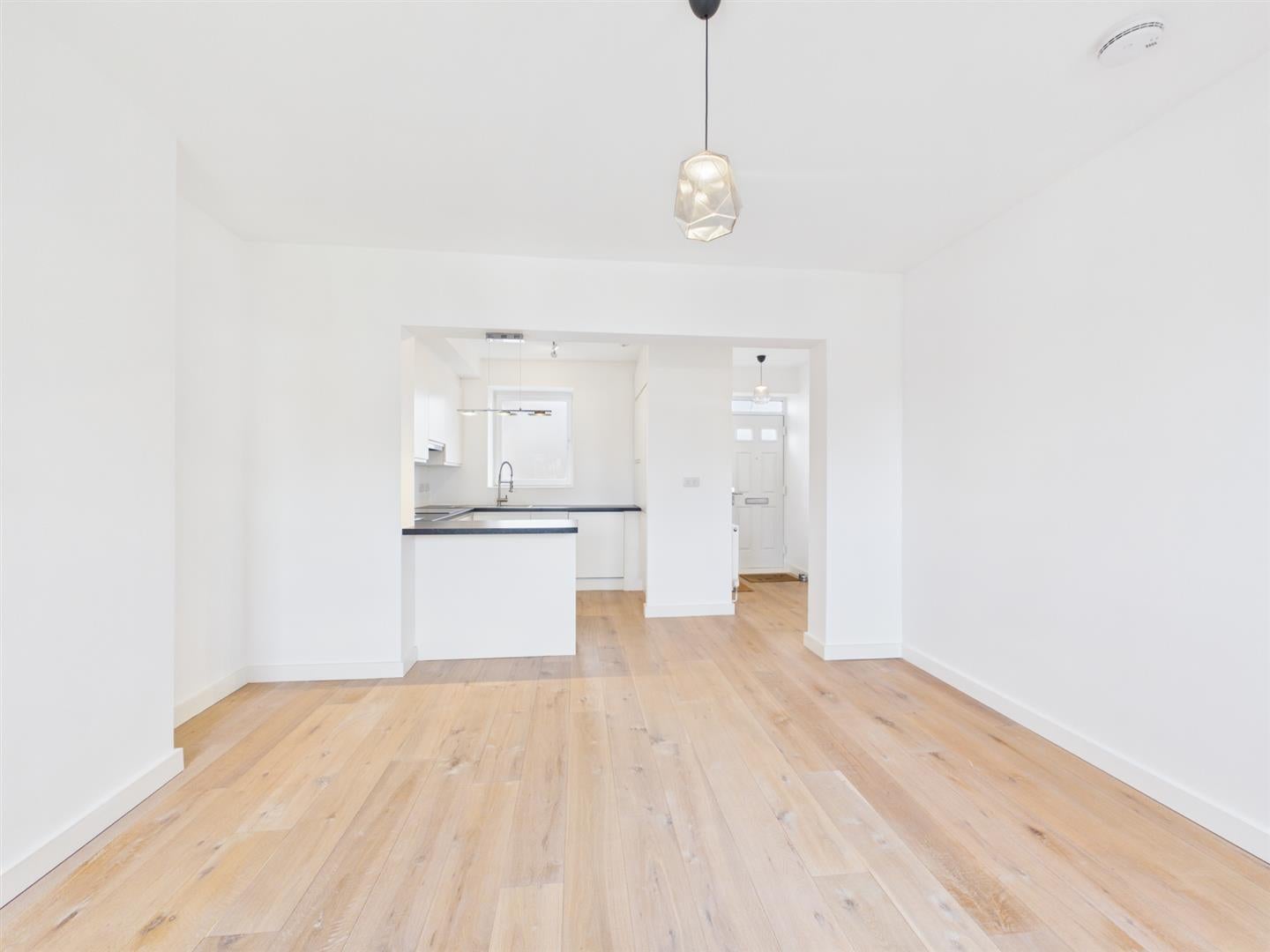 Flat Hanbury Street in Greater London